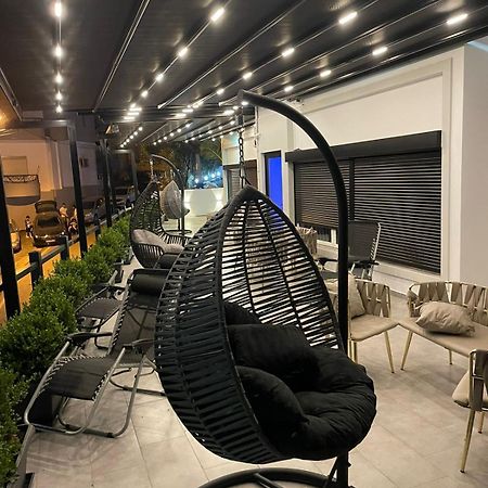 Aries Apartments ساراندا المظهر الخارجي الصورة