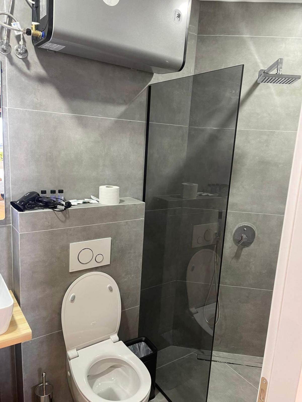 Aries Apartments ساراندا المظهر الخارجي الصورة