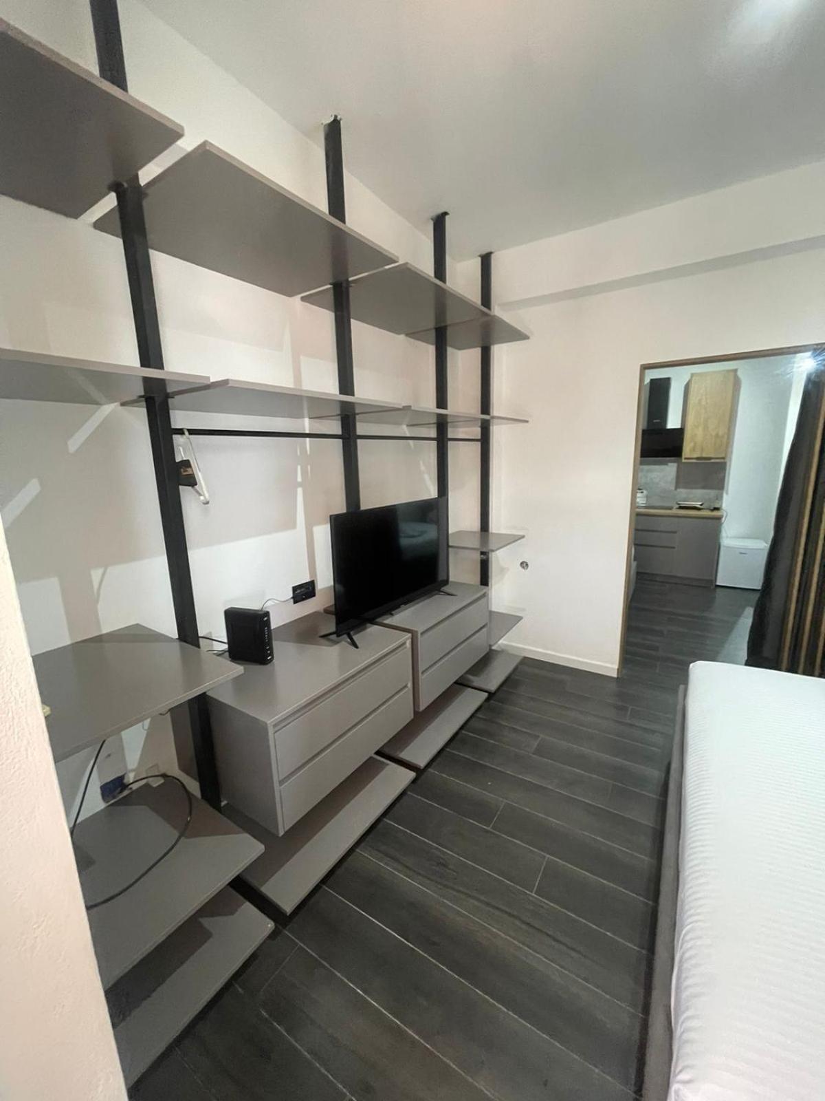 Aries Apartments ساراندا المظهر الخارجي الصورة