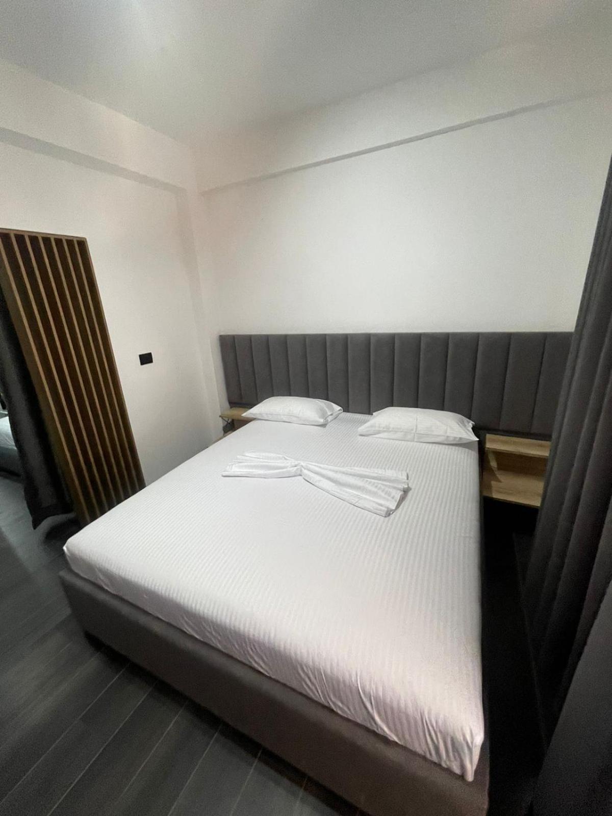 Aries Apartments ساراندا المظهر الخارجي الصورة