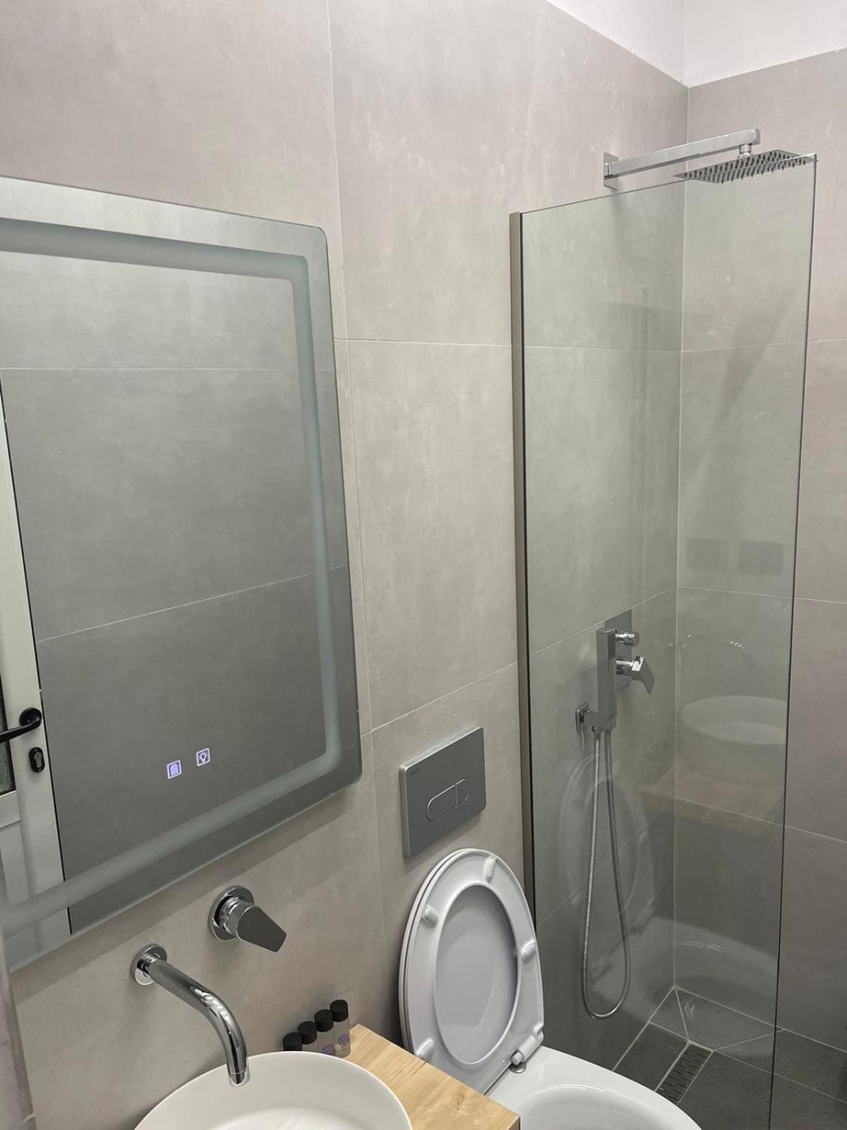 Aries Apartments ساراندا المظهر الخارجي الصورة