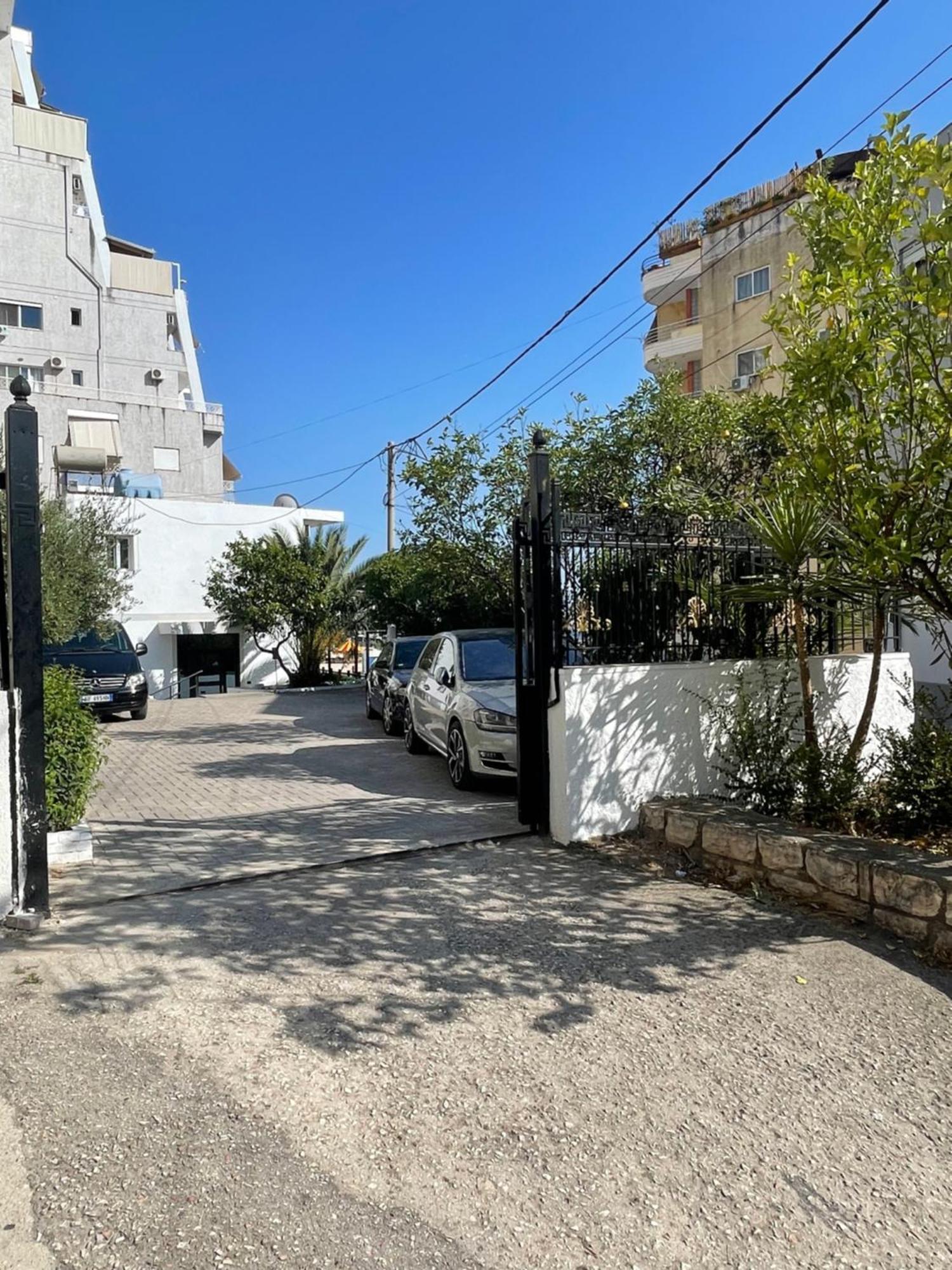 Aries Apartments ساراندا المظهر الخارجي الصورة