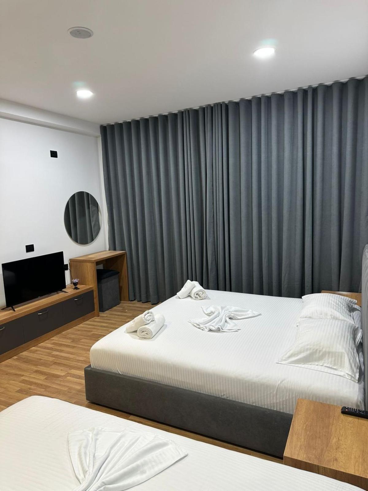Aries Apartments ساراندا المظهر الخارجي الصورة