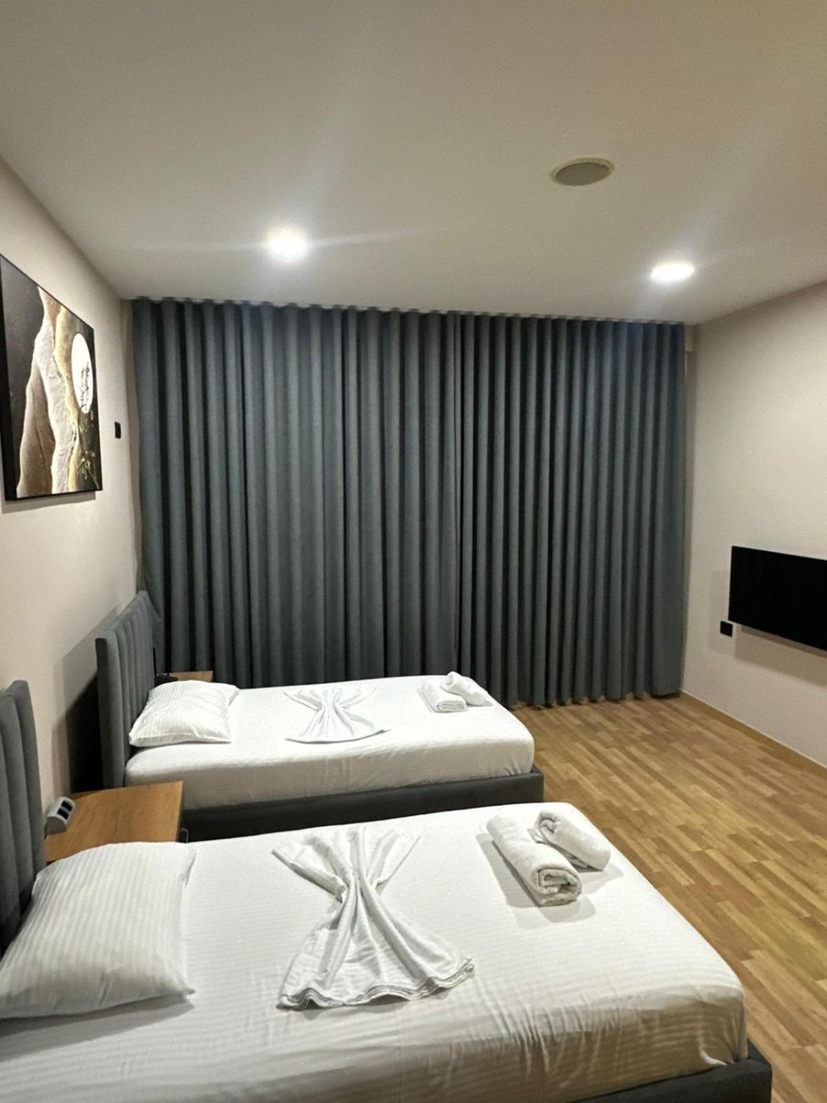 Aries Apartments ساراندا المظهر الخارجي الصورة
